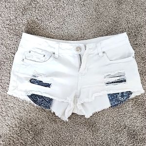 2" frayed white jean shorts